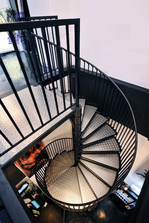 Outdoor Cast Wrought Iron Spiral Staircase | Cbm
