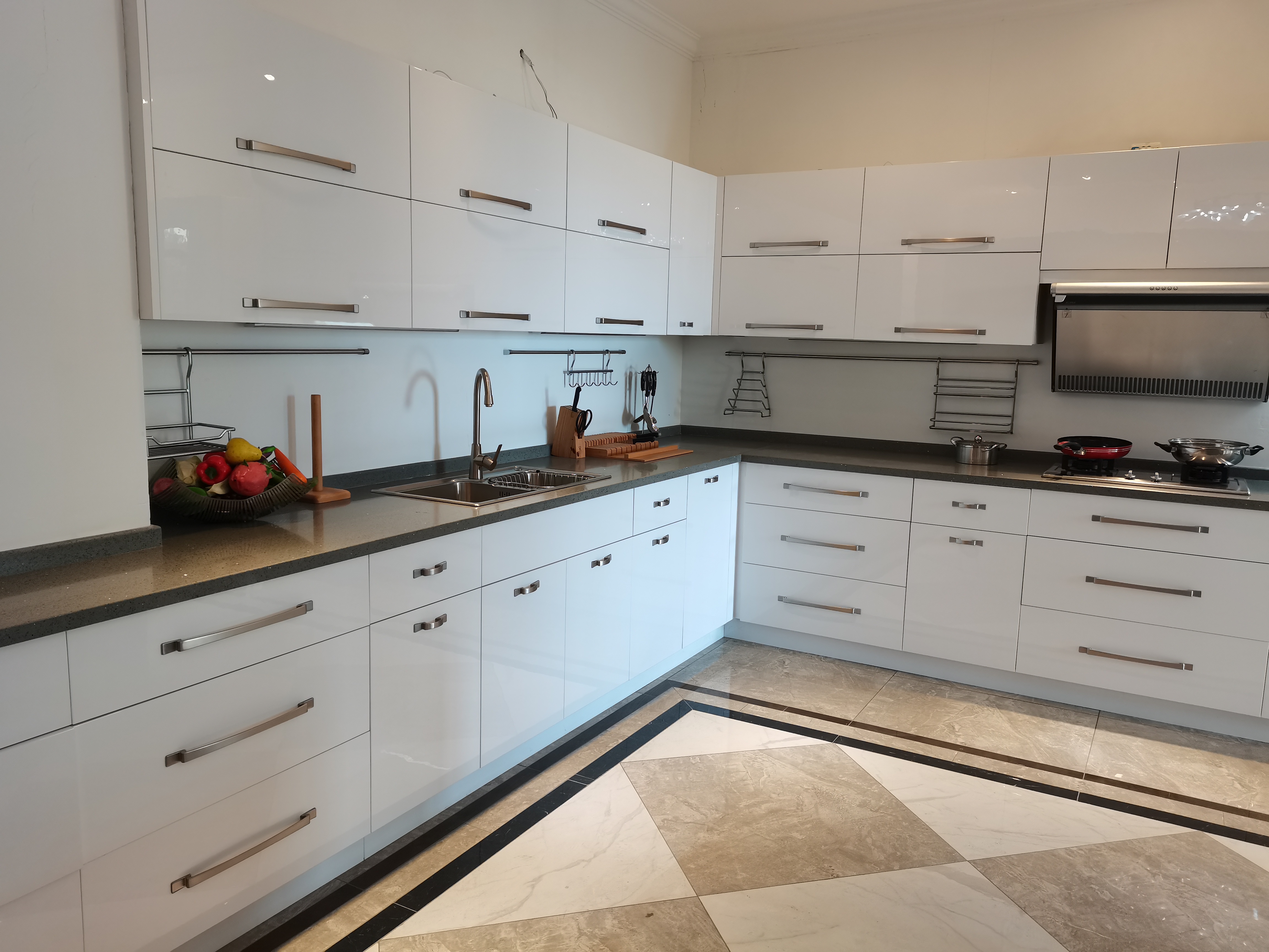 European Style Laminate Frameless Modular Kitchen Cbm