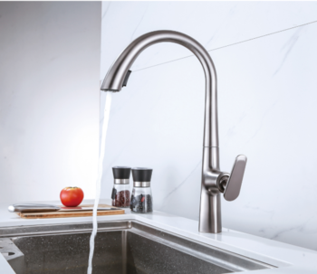 CBM New style hot and cold kitchen faucet with pull-out function deck mounted single handle polished surface brass material